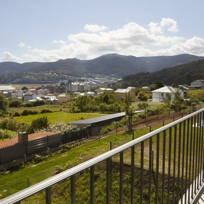 arumes-do-mar-e-motana-turismo-rural-apartamentos-turisticos-viveiro-covas-marina-lucense-apartamento-vista-mar-superior-con-balcon-9-min