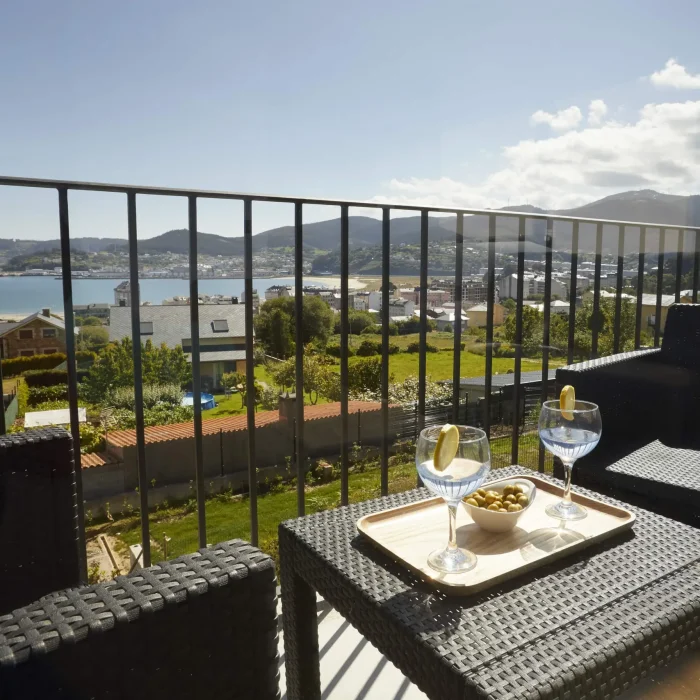 arumes-do-mar-e-motana-turismo-rural-apartamentos-turisticos-viveiro-covas-marina-lucense-apartamento-vista-mar-terraza-9-min